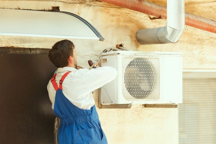 Cara Mengatasi Outdoor AC Berisik atau Mesinnya Mati